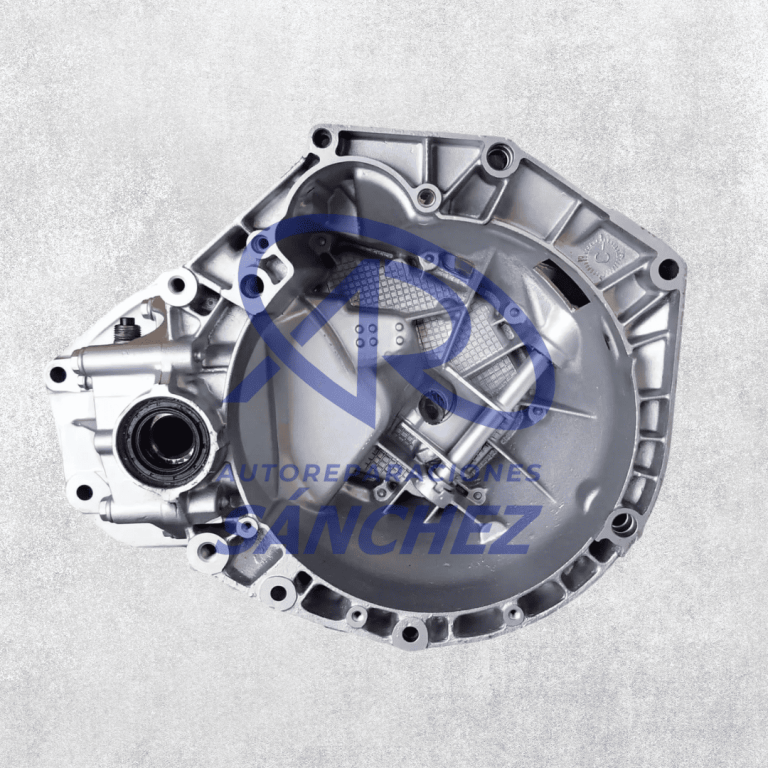 Caja de Cambios Manual C514.513.41 – Fiat 1.2 8V Gasolina (5 Velocidades) Descripción del producto La caja de cambios C514.513.41 es una transmisión manual de 5 velocidades, diseñada específicamente para motores 1.2 L gasolina 8V FIRE del grupo Fiat. Esta caja ofrece fiabilidad, eficiencia en consumo y una conducción suave, siendo habitual en modelos como Fiat Punto, Panda y algunos segmentos B del grupo. Especificaciones Técnicas Código de caja: C514.513.41 Tipo de transmisión: Manual, 5 velocidades Motorización compatible: 1.2 L FIRE 8V gasolina Tipo de tracción: Delantera (FWD) Par motor soportado: Aproximadamente hasta 115–120 Nm Aceite recomendado: 75W‑80 GL‑4 Capacidad de aceite: 1.6 – 1.8 litros Peso aproximado: 45 kg Funciones y Beneficios Transmisión optimizada para motores de baja cilindrada y par, ideal para uso urbano Cambio de marchas suave y preciso, eficiente en trayectos mixtos Estructura robusta, con bajo desgaste en condiciones normales de uso Repuestos fácilmente disponibles y bajo coste de mantenimiento Adecuada para modelos como Fiat Punto Mk1 y Mk2, Panda y 500 clásicos